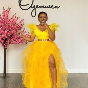 Yellow hi slit tulle sleeves skirt set - size XL. Never worn ordered wrong color